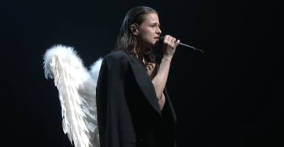 Christine and the Queens performs “To be honest” on Colbert